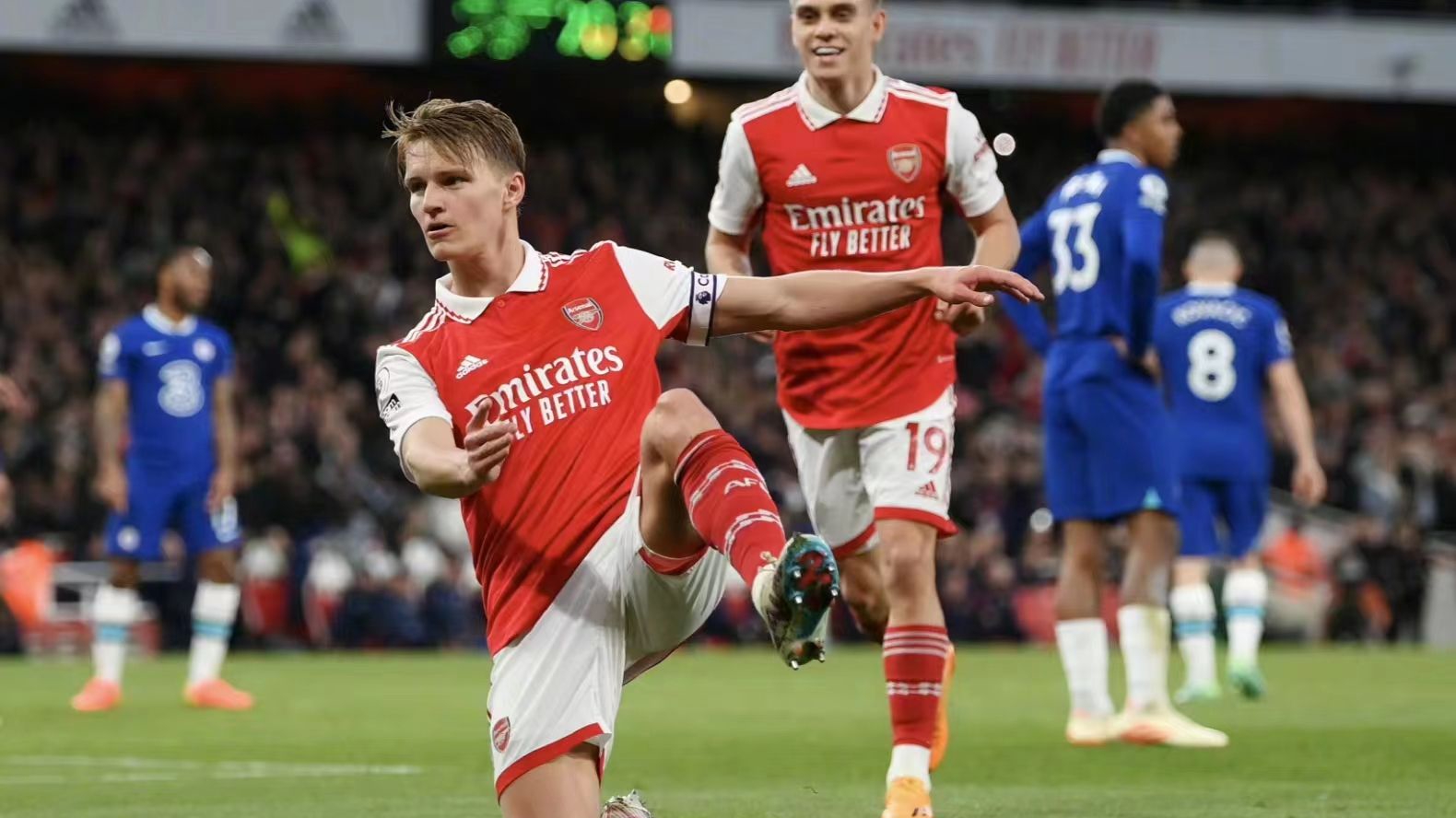 切尔西中场核心帕尔默重伤，赛季前景受冲击，中场动荡解析